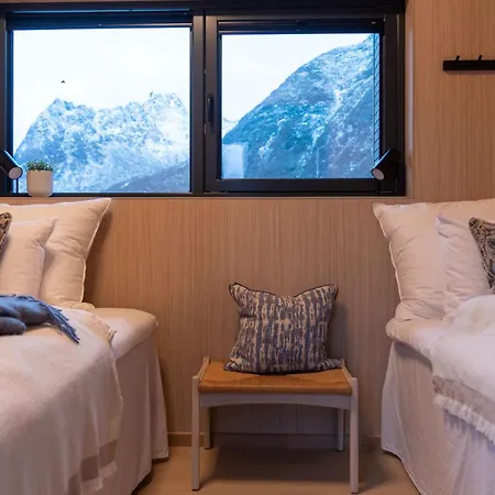 Holiday home Med Jacuzzi, Summer&winter Retreat
