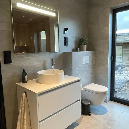 Med Jacuzzi, Summer&winter Retreat Holiday home Lyngvaeret