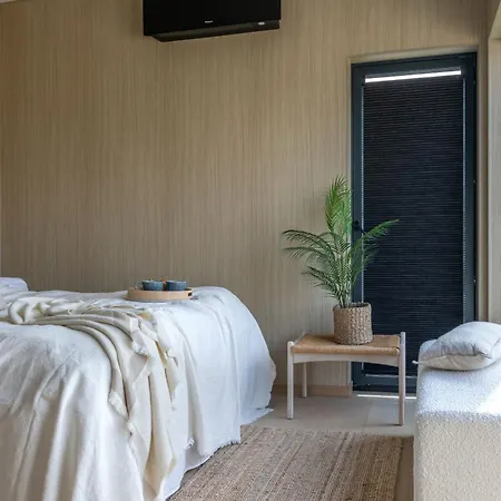 Holiday home Med Jacuzzi, Summer&winter Retreat