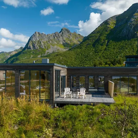 펜션 Lyngvaer Panorama - Jacuzzi & Sauna - No 37 *